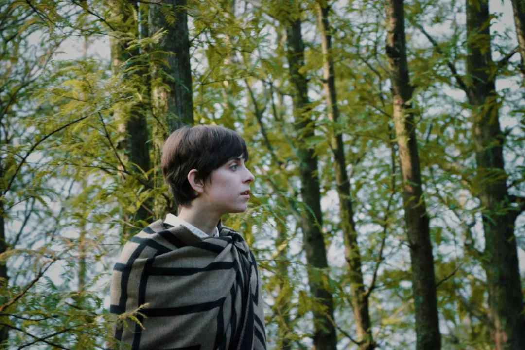 这支MV绝美!邱比发布新歌,优雅气质让人目不转睛