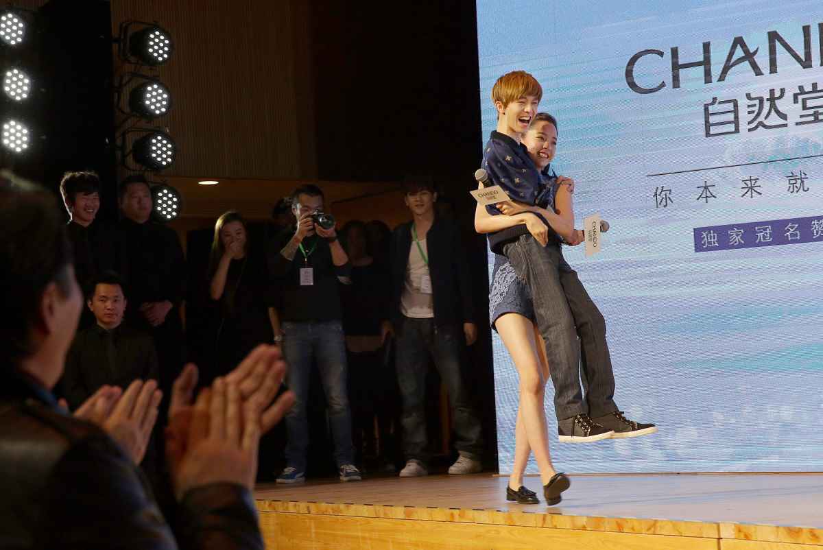 欧阳娜娜携国民品牌成新一季全球代言人