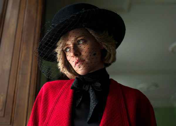 “小K”斯图尔特出演戴安娜王妃曝定妆照 气质和眼神都很像！