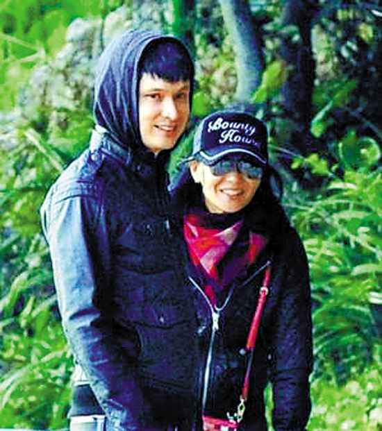 张曼玉绯闻小男友否认恋情：只是同事