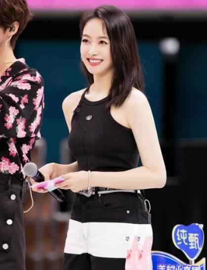 宋茜创3夏日甜酷风造型吸睛 公布第一赛段排名机智应对“灵魂拷问”