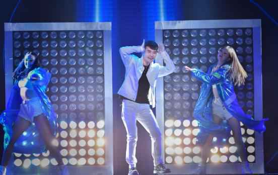 陈学冬卢靖姗粤语对唱被赞完美，《跨界歌王》今晚都是有故事的歌