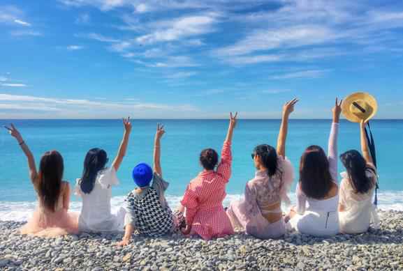 刘维率闺蜜团南法取真经 边走边拍微综艺《闺蜜说》亮相戛纳电影节开幕式红毯