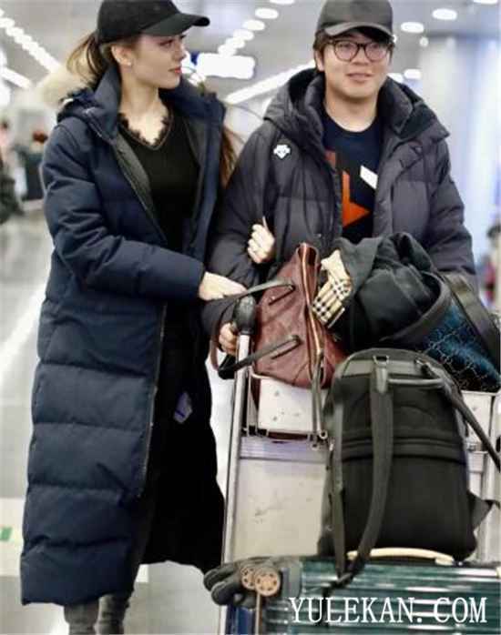 郎朗和吉娜现身机场是要去哪儿呢?