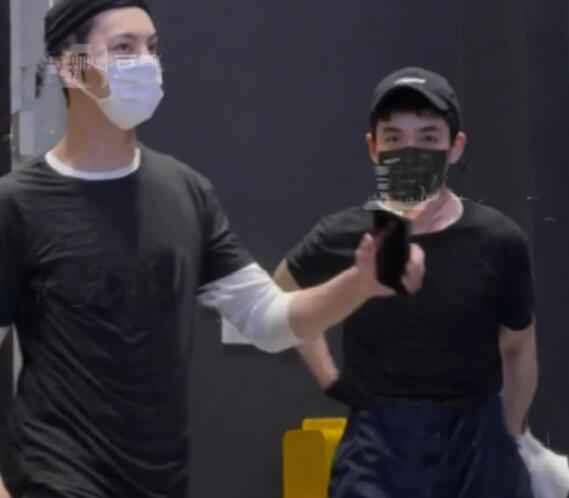 陈伟霆李易峰朱一龙春晚联排后玩密室 被网友偶遇