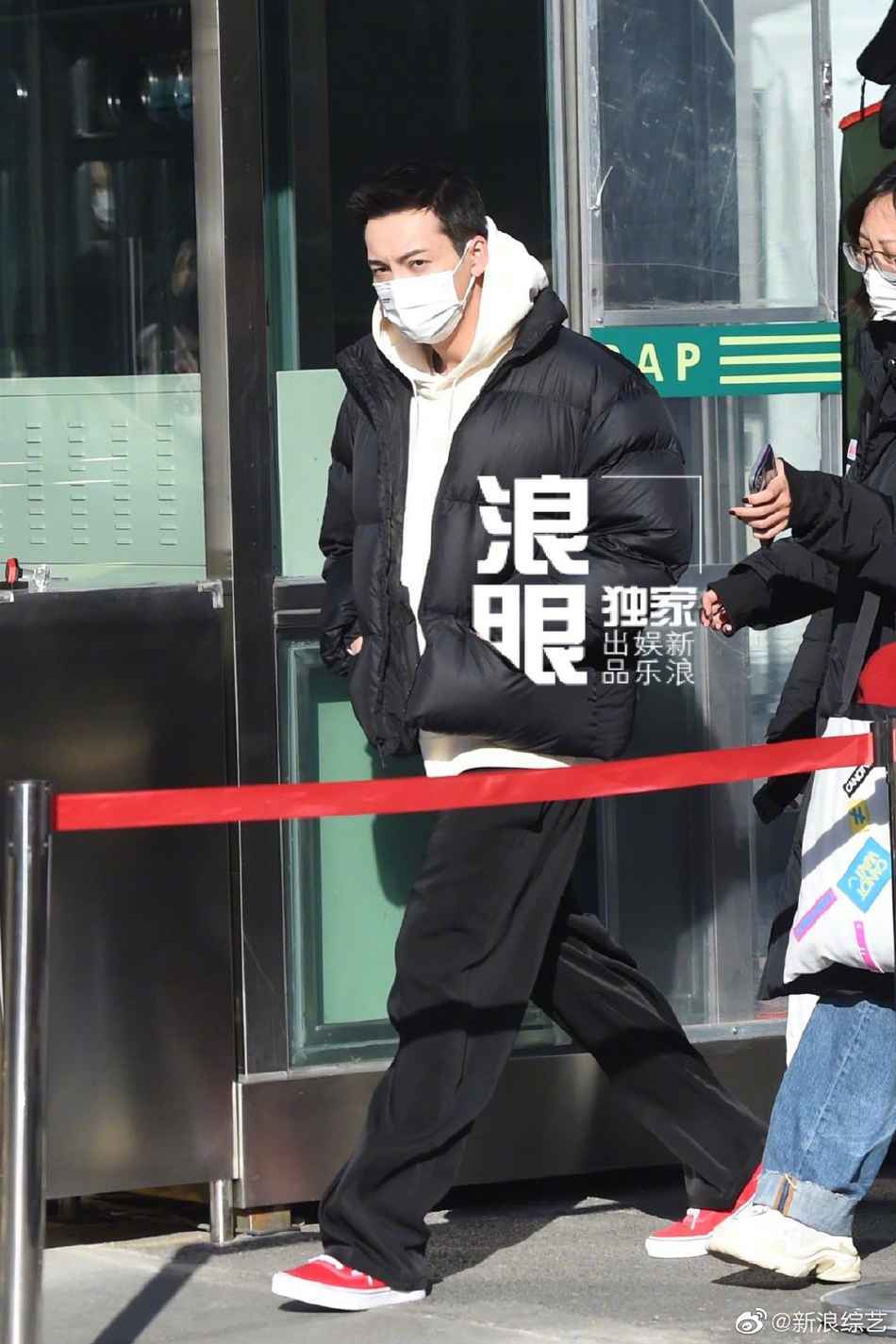 陈伟霆李易峰朱一龙春晚联排后玩密室 被网友偶遇