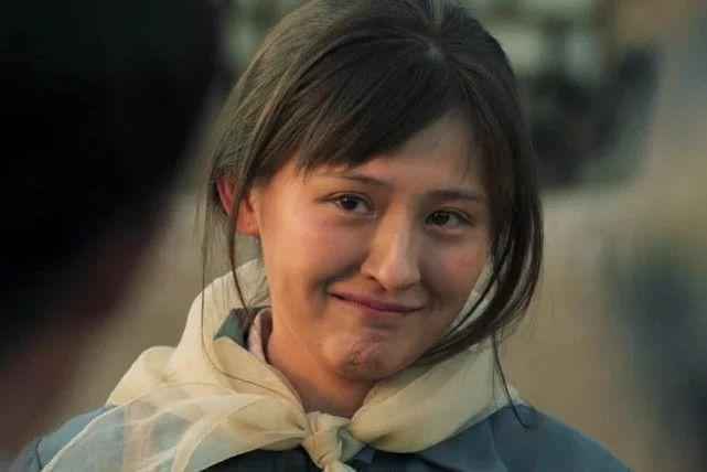 热依扎:背着吸奶器去试戏 哺乳期演水花很累却打心底高兴