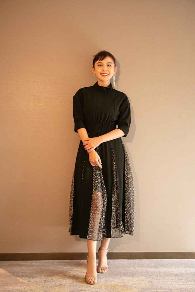 热依扎:背着吸奶器去试戏 哺乳期演水花很累却打心底高兴