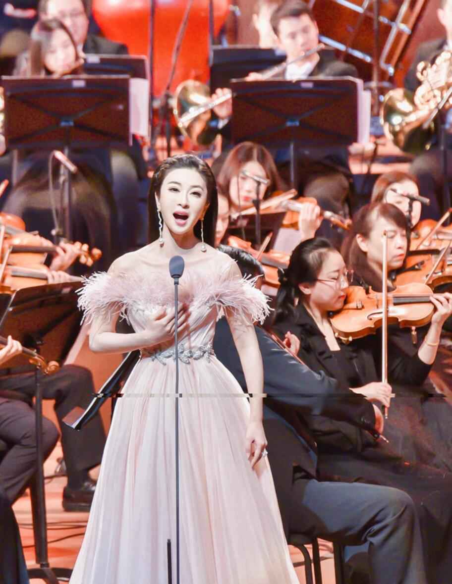 伊丽媛唱响国家大剧院《小康之歌》主题音乐会,用歌声礼赞新时代中国精神
