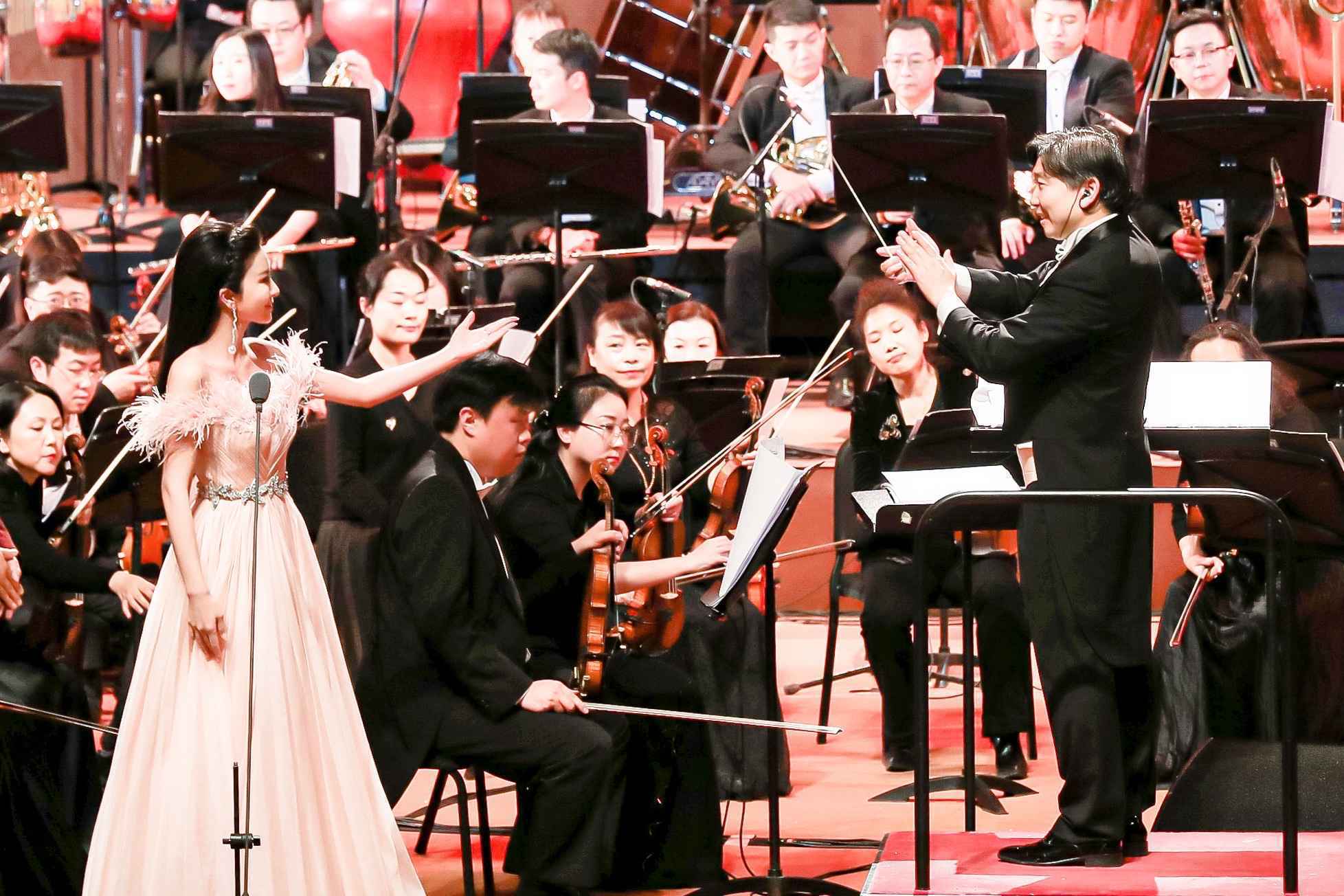 伊丽媛唱响国家大剧院《小康之歌》主题音乐会,用歌声礼赞新时代中国精神