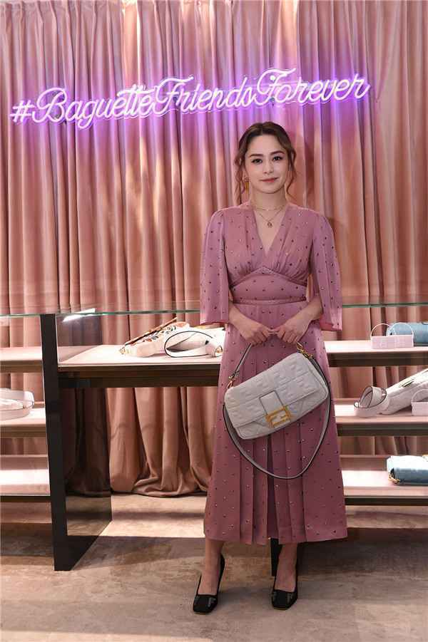 容祖儿 Twins挽手诠释“闺蜜情”