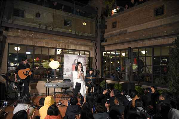 白安独特的唱腔和仙气“圈粉”