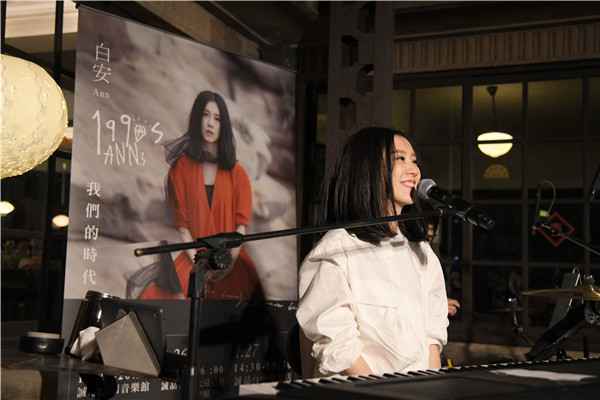 白安独特的唱腔和仙气“圈粉”