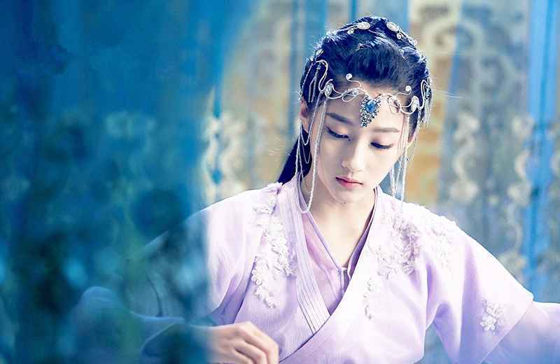 有一种优越叫关晓彤,跑男节目中,一样的制服穿出不一样的感觉