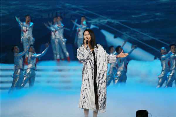 汪明荃、李克勤邀您过个粤味十足的新年