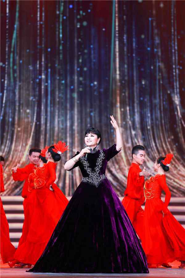 汪明荃、李克勤邀您过个粤味十足的新年