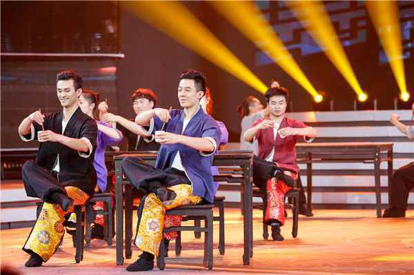 汪明荃、李克勤邀您过个粤味十足的新年