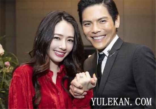 向佐直播时自曝婚姻秘密 网友为何都是一脸问号?