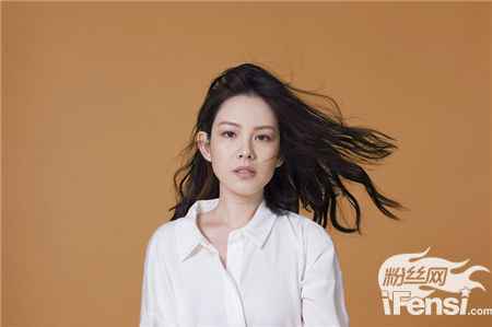 王诗安逸风淡雅尽显悸动夏日