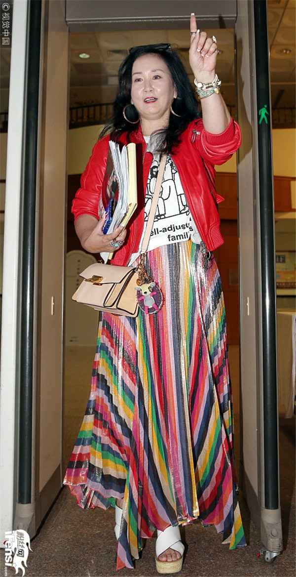 李敖非婚生女李文诉讼争产现身回头比一