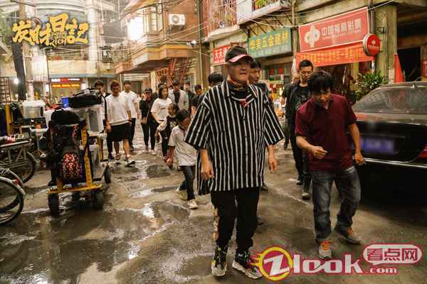 赵本山宋小宝师徒同行 《发财日记》赵本山题字“百年好合” 宋小宝沙溢诠释患难兄弟情