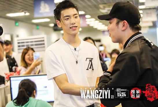 王子异空降爱奇艺娱乐送惊喜 “酷bro”秒变“温柔bro”为713生日会预热