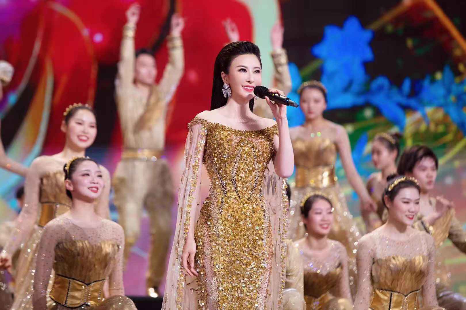 伊丽媛新作《百年再起航》霸屏压轴献唱各大卫视春晚,湖南卫视小年夜春晚首唱