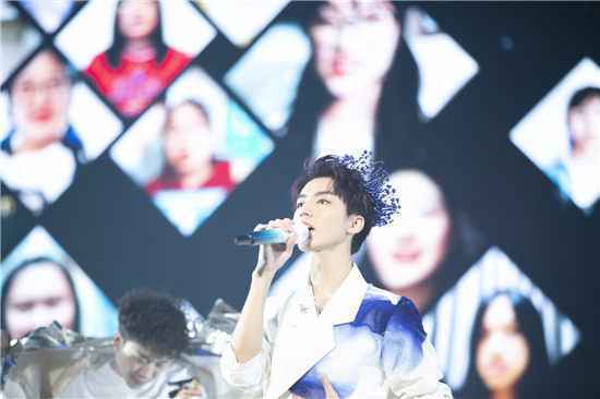 王俊凯演唱会纪录片上线，《二十岁》揭晓幕后的趣事