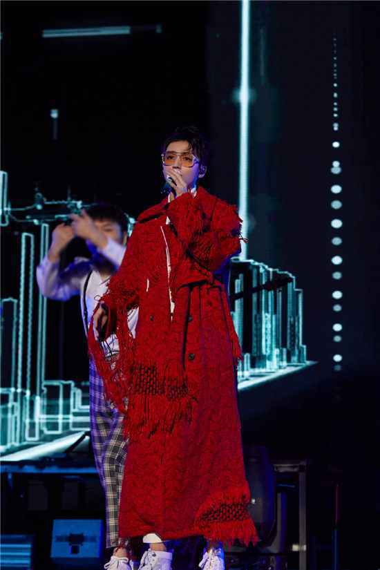 王俊凯演唱会纪录片上线，《二十岁》揭晓幕后的趣事