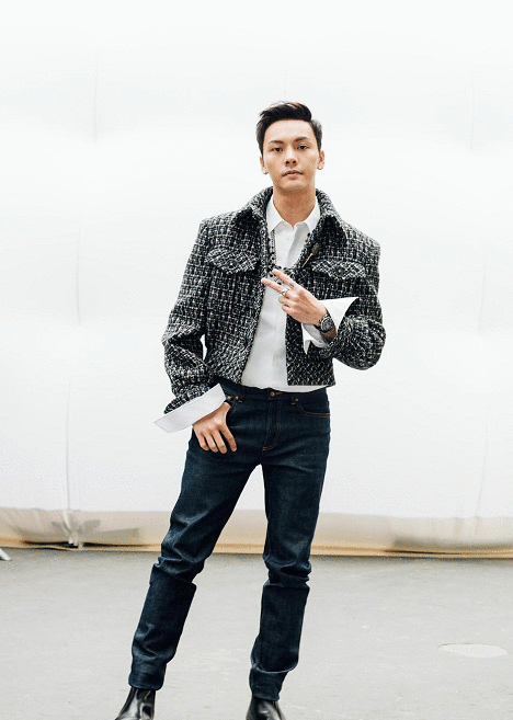 陈伟霆巴黎上演混搭风 颜值高怎样都帅