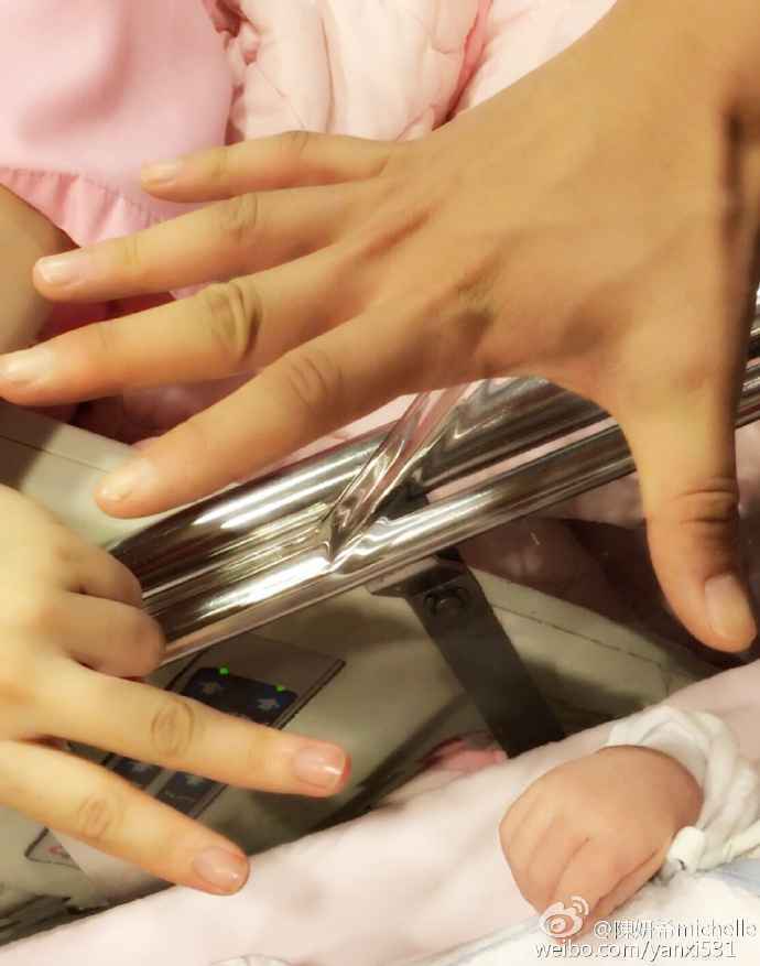 陈妍希无形秀恩爱 看林心如要等老公来