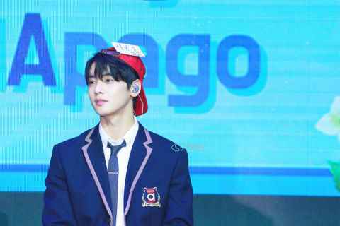 车银优香港见面会频以「心心」回馈粉丝