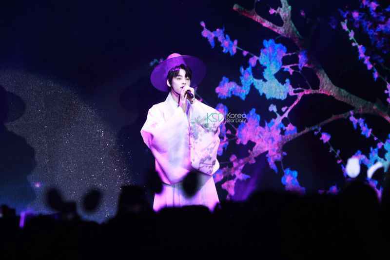 车银优香港见面会频以「心心」回馈粉丝