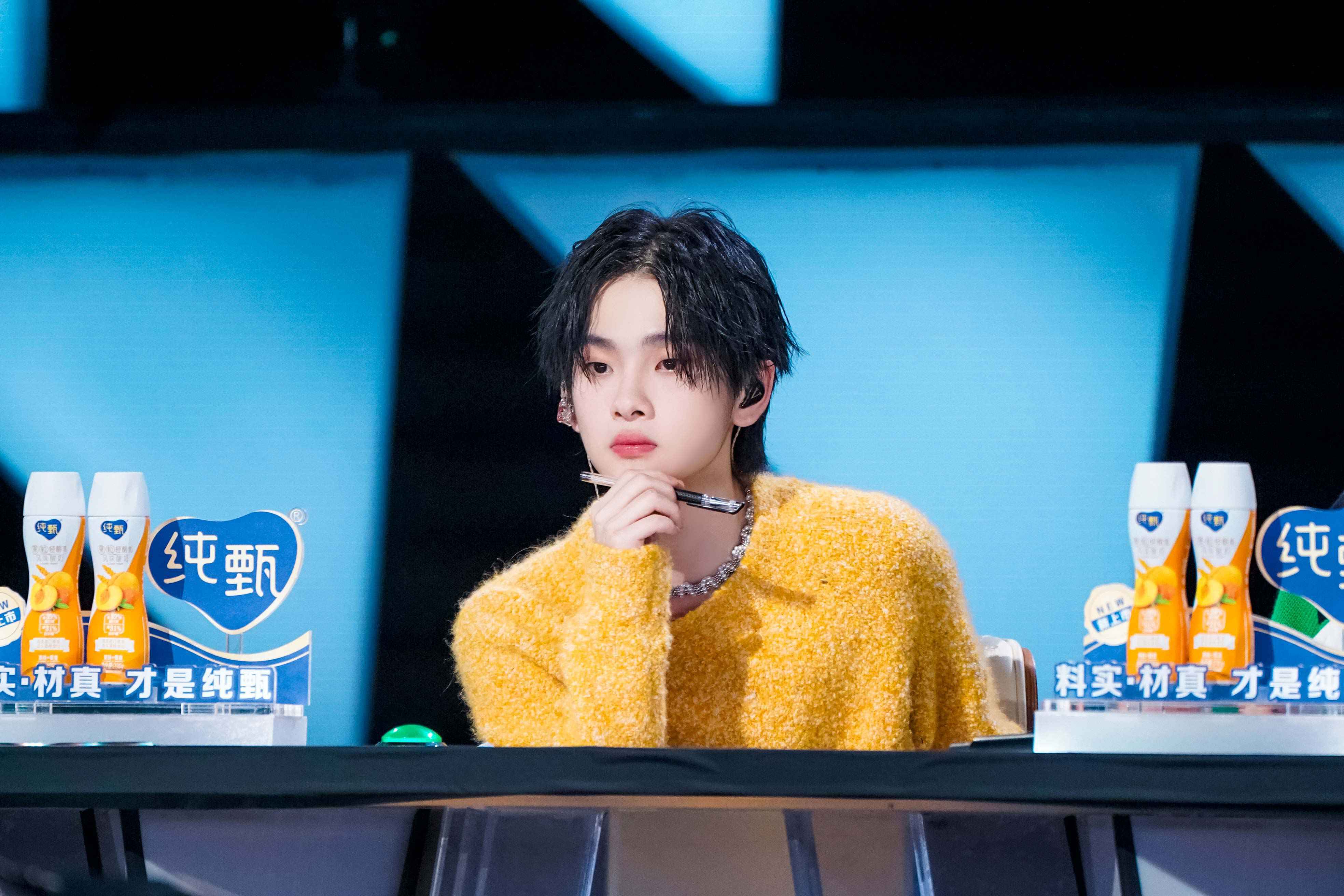 《创造营2021》首播 邓超开启唱跳舞台首秀