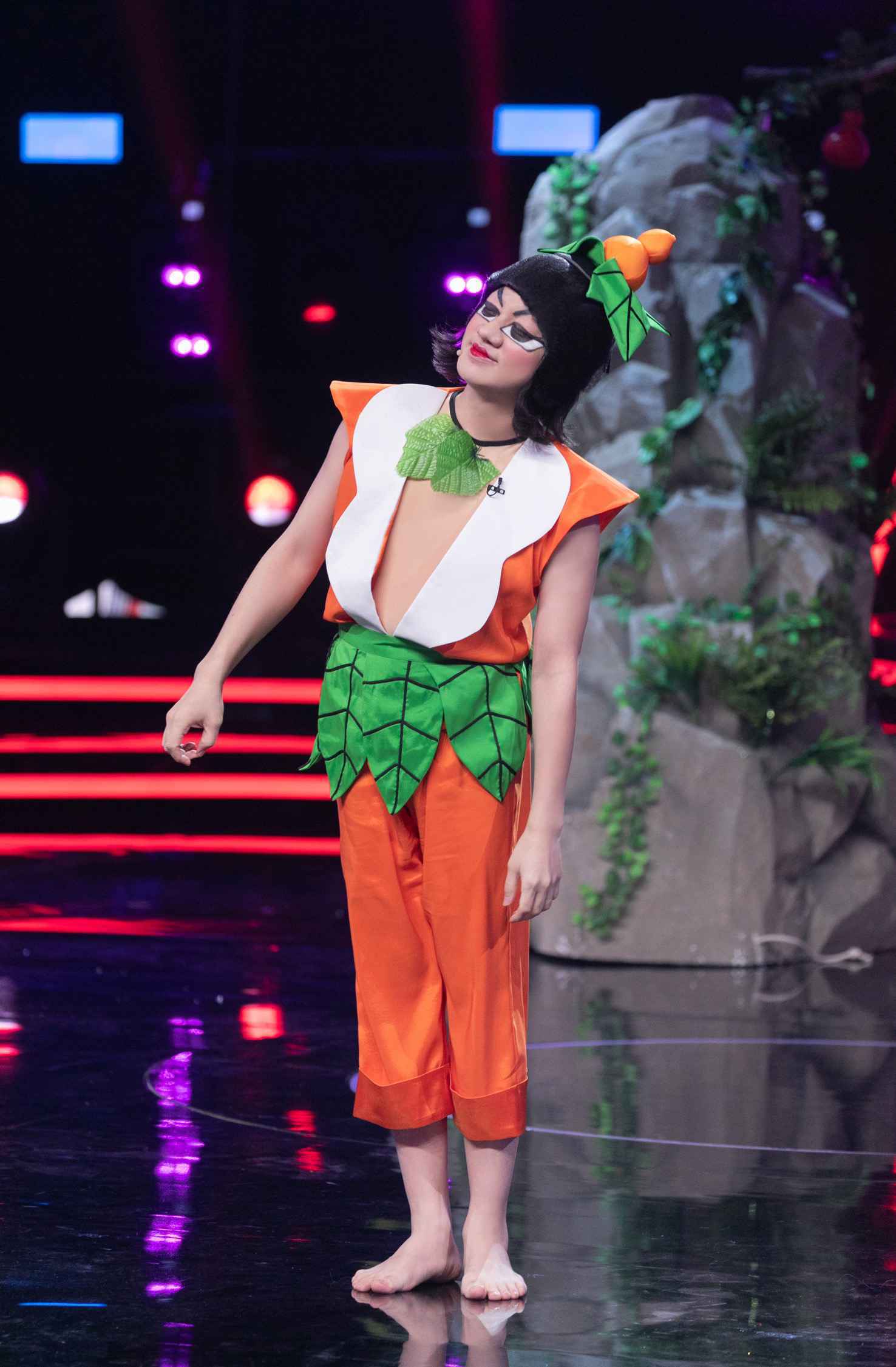 《百变大咖秀》王祖蓝再现经典葫芦娃造型 葫芦家族齐聚贺新年