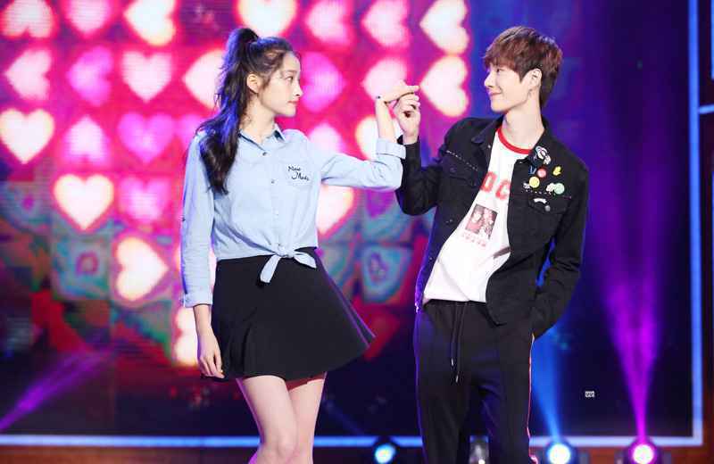 《王牌对王牌》关晓彤旗袍造型惊艳亮相，网友：国民闺女长大了