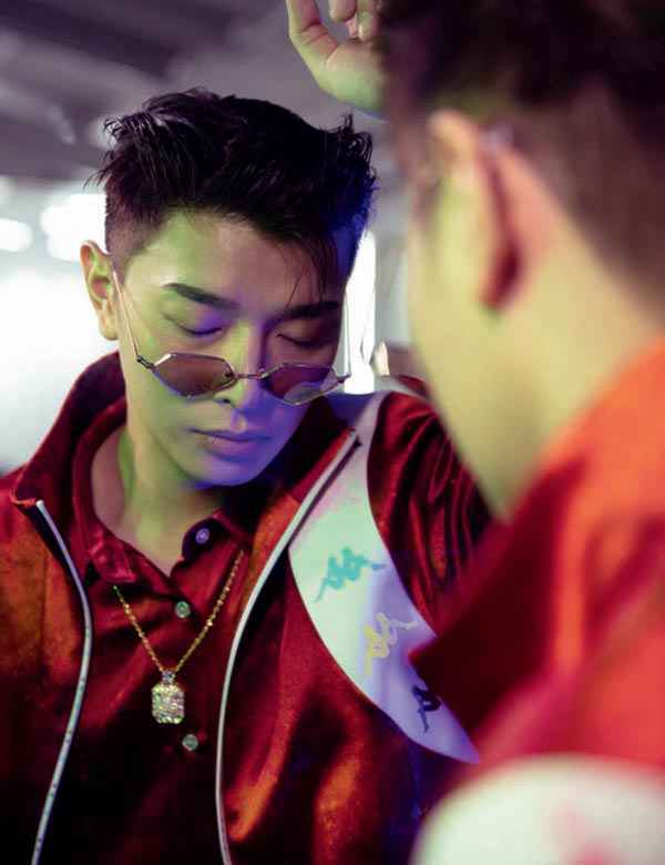 满舒克 | 我想写首歌叫《本人更帅》