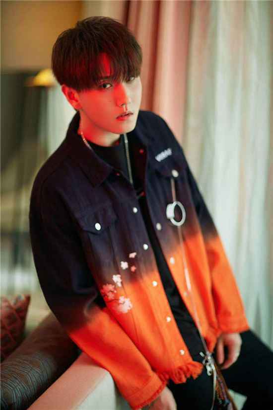 赵泳鑫盛典现场首唱《多余》