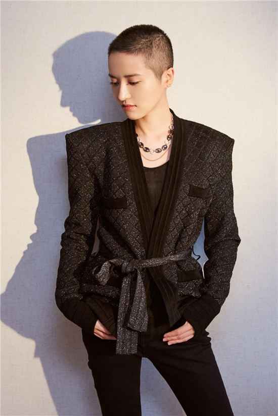 粤港澳大湾区电影行业大会蒋一侨演唱的什么歌？