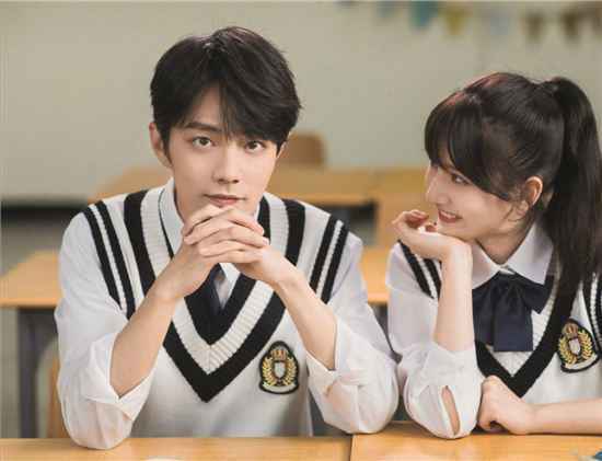 肖战宋祖儿献唱《最好的夏天》，校园风造型清新养眼