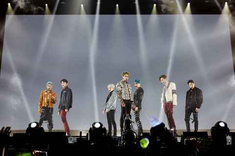 SuperM 持续在美发威 蝉联告示牌世界专辑榜冠军七周