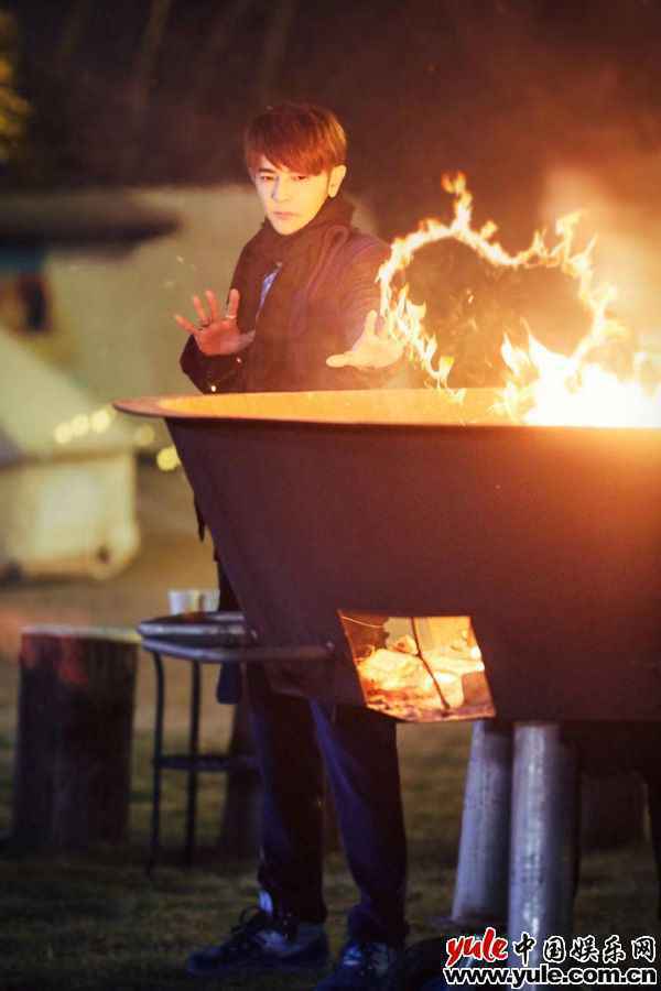 《追光吧!哥哥》花絮照 汪东城再现《终极一班》名场面 初登《吐糟大会》吐槽功力引期待