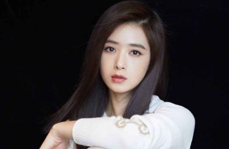 蒋欣也追《青春有你2》?不仅打call还投票,她对选手的评论亮了