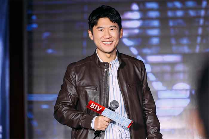 北京卫视《幕后之王》走进潘家园街道松榆西里社区 刘芮麟、王骁、陈燃讲述台前幕后百态人生