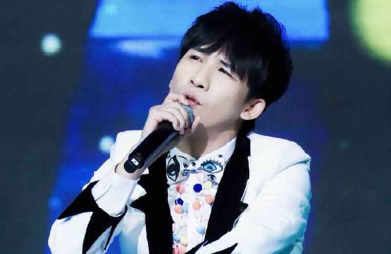 大张伟“生无可恋”脸火了！能让汪涵插不了嘴的人，竟然输给了他