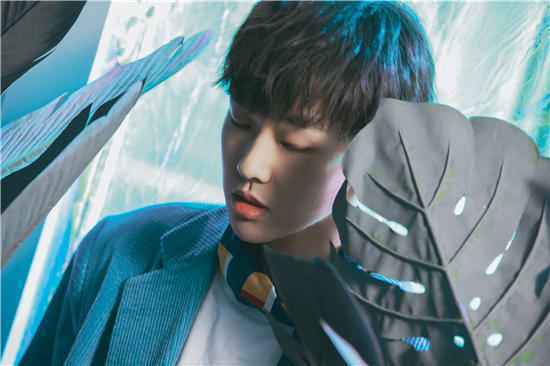 田燚新专辑预热双单《喜欢》&《日光里的一切》上线