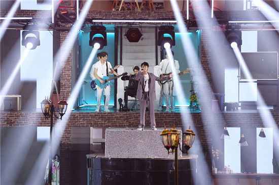 秦俊杰《跨界歌王》献唱《离开地球表面》