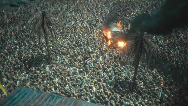 001n9vYZly1go044upkh6j61hc0u0b2c02 扎克施奈德丧尸题材新片《死亡之师》曝预告 9000万美元投资展现大场面