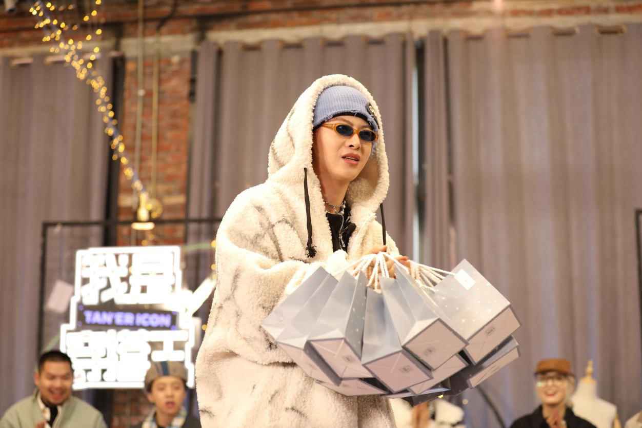 虎牙《我是穿搭王》新春主题获好评 新赛段挑战恐怖箱精彩升级