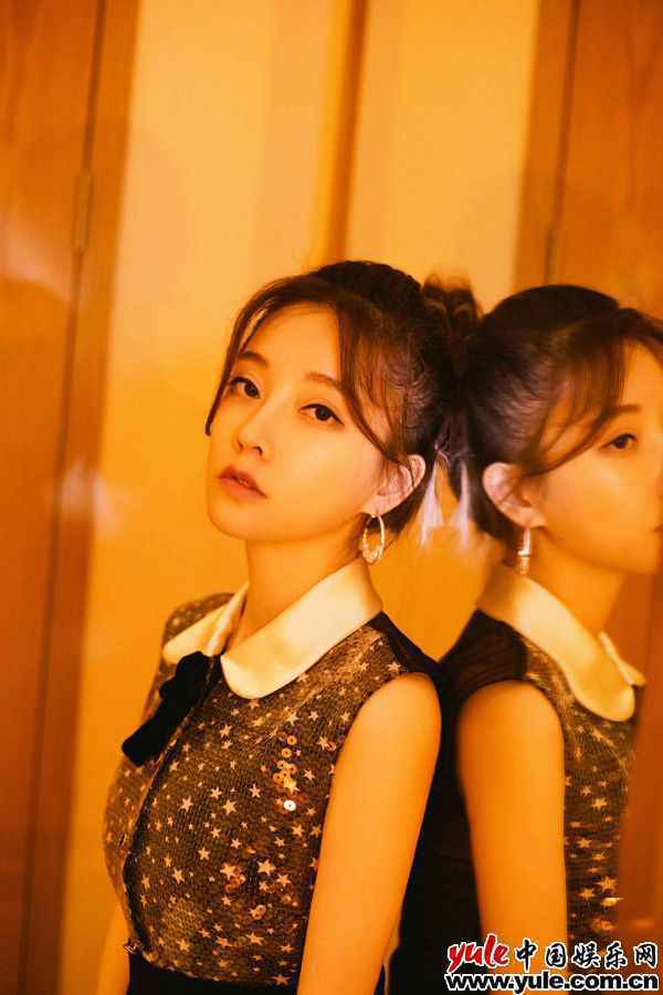 冯提莫山东元宵晚会演唱单曲《摩托》 可爱俏皮少女感爆棚